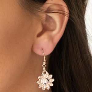 paparazzi Jewelry - Mess With The Bull - Rose Gold Necklace Set paparazzi Jewelry - Mess With The Bull - Rose Gold Necklace Set